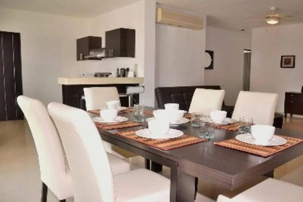 Poolside Tranquil Apartment In Playa Del Carmen