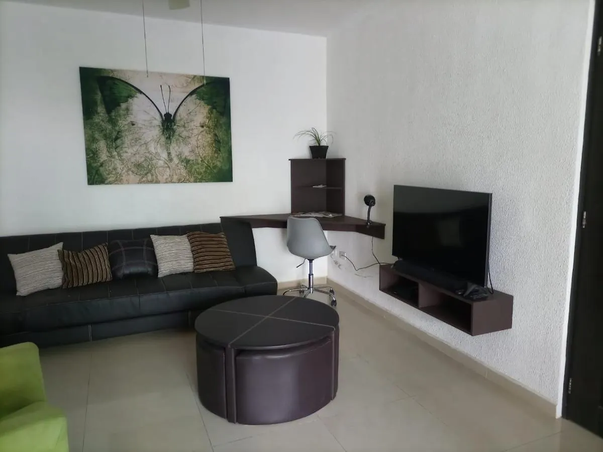 Poolside Tranquil Apartment In Playa Del Carmen
