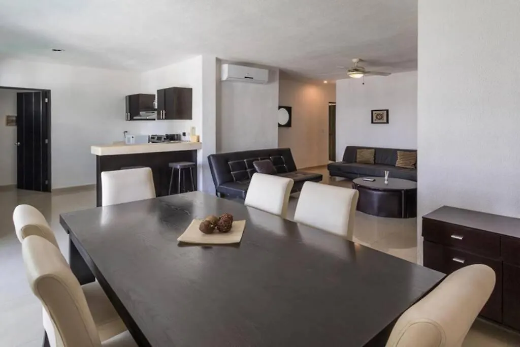 Poolside Tranquil Apartment In 普拉亚卡门